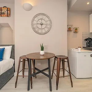  Apartment Funky Studio Few Mins To Seafront Mst United Kingdom